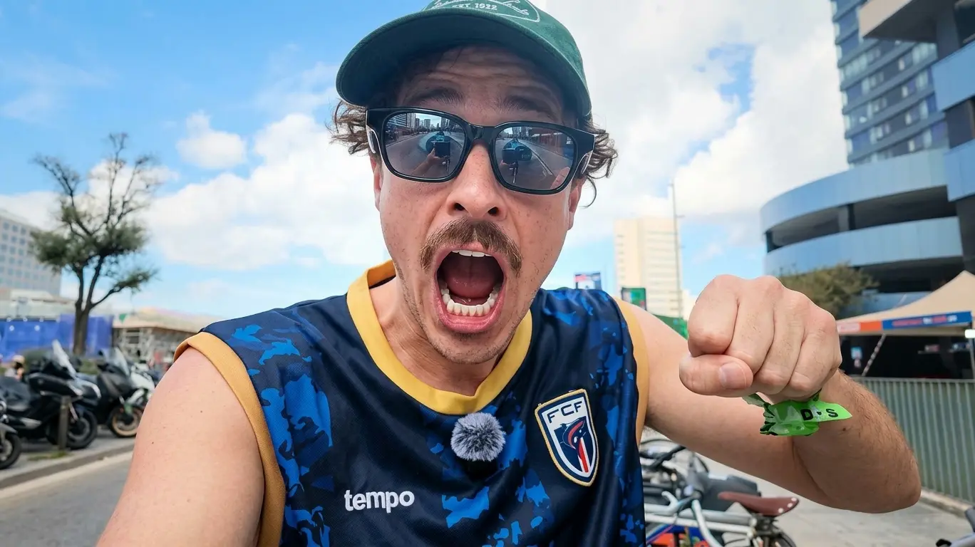 Luisito Comunica presencia un robo en Barcelona y grita “¡Ladrón!”
