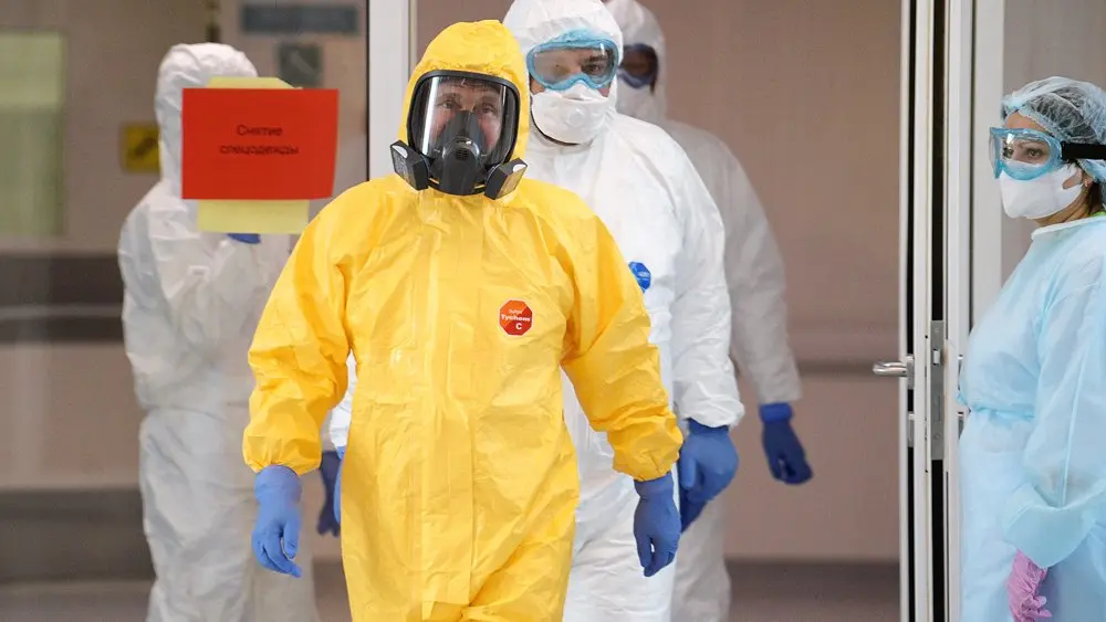 Cinco hospitales entran en cuarentena tras fallecer una técnica en Siberia